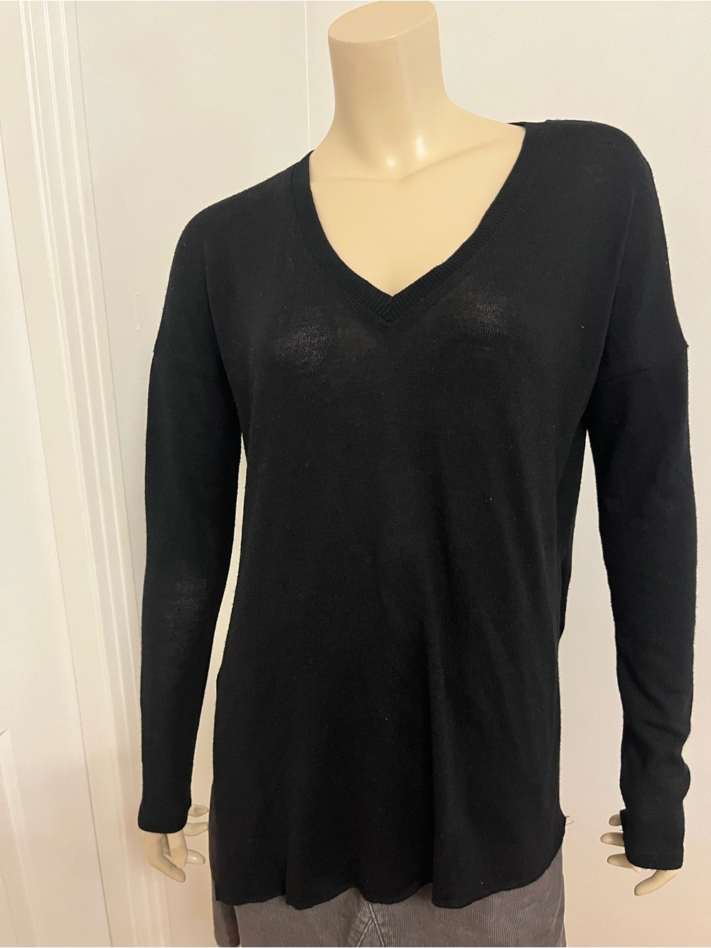 Wilfred Black V-Neck Lightweight Knit Sweater